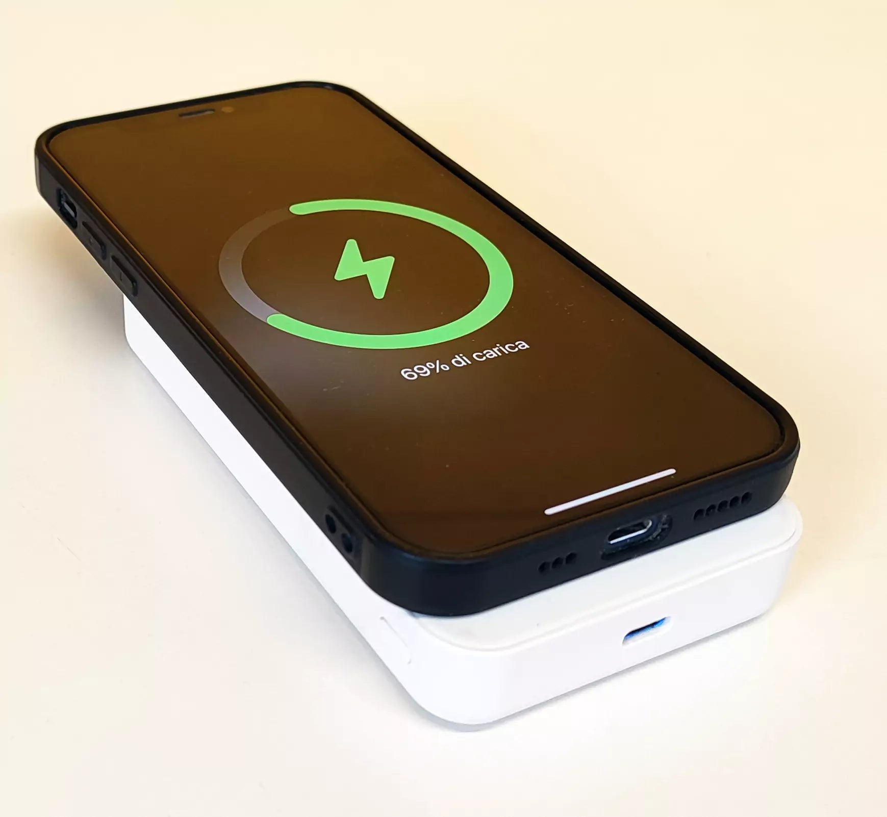 Zeus Power Bank MagSafe 10.000 mAh Ricarica Wireless Qualcomm Quick Charge 3.0 Compatibile con Iphone Samsung Xiaomi Huawei Zeus Power Bank MagSafe 10.000 mAh Ricarica Wireless Qualcomm Quick Charge 3.0 Compatibile con Iphone Samsung Xiaomi Huawei